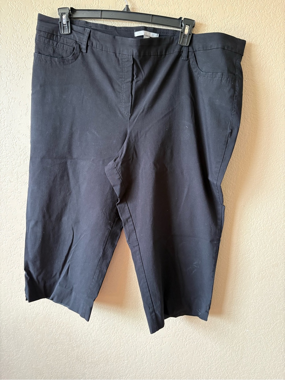Valerie Stevens Women's Black Pull on Stretch Capri Pants Size 24W